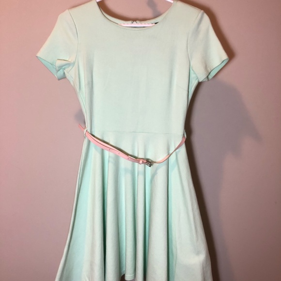 Small H&M Capped Sleeve Flow Dress - Picture 2 of 10